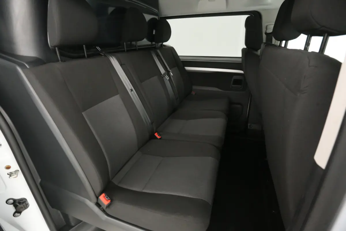 2.0 BlueHDI 145PK L3H1 | DC | 6 Zits |  Airco | Cruise | Trekhaak | Carplay | Navi