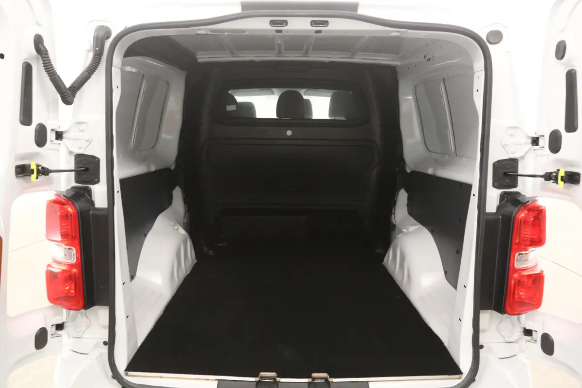 2.0 BlueHDI 145PK L3H1 | DC | 6 Zits |  Airco | Cruise | Trekhaak | Carplay | Navi