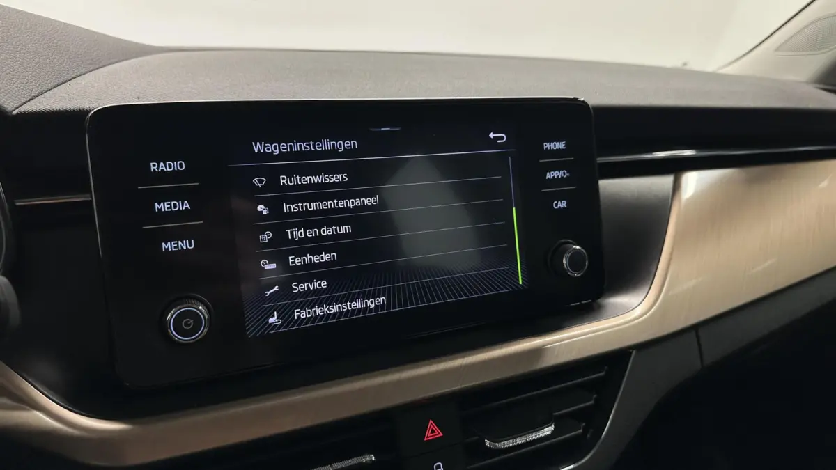 1.0 TSI Style CARPLAY ECC LM CRUISE DAB LED.