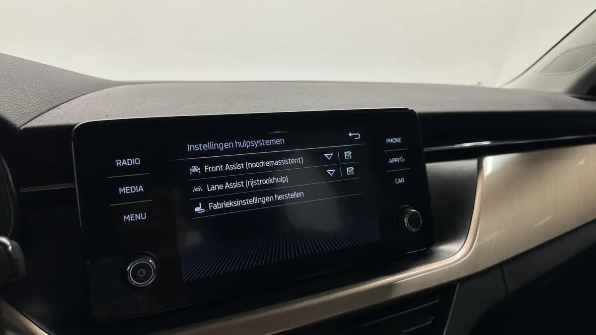 1.0 TSI Style CARPLAY ECC LM CRUISE DAB LED.