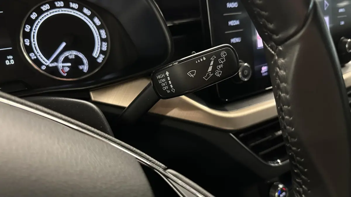 1.0 TSI Style CARPLAY ECC LM CRUISE DAB LED.