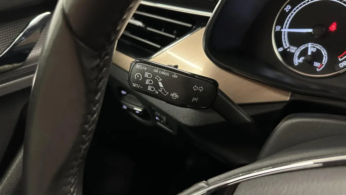 1.0 TSI Style CARPLAY ECC LM CRUISE DAB LED.