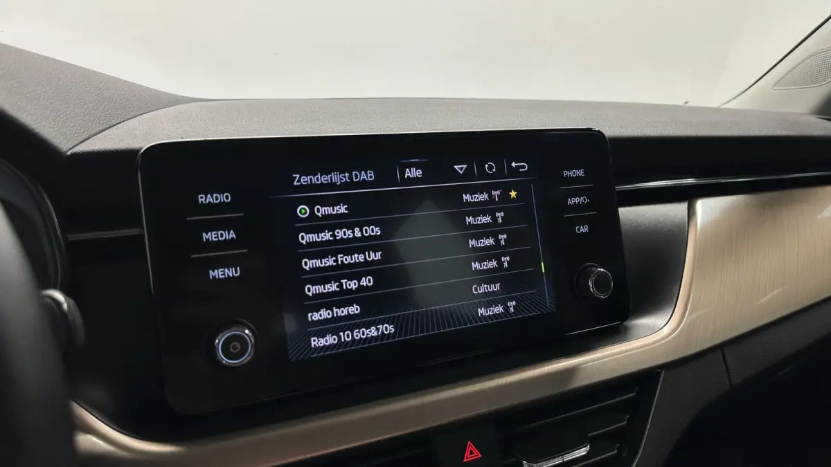 1.0 TSI Style CARPLAY ECC LM CRUISE DAB LED.