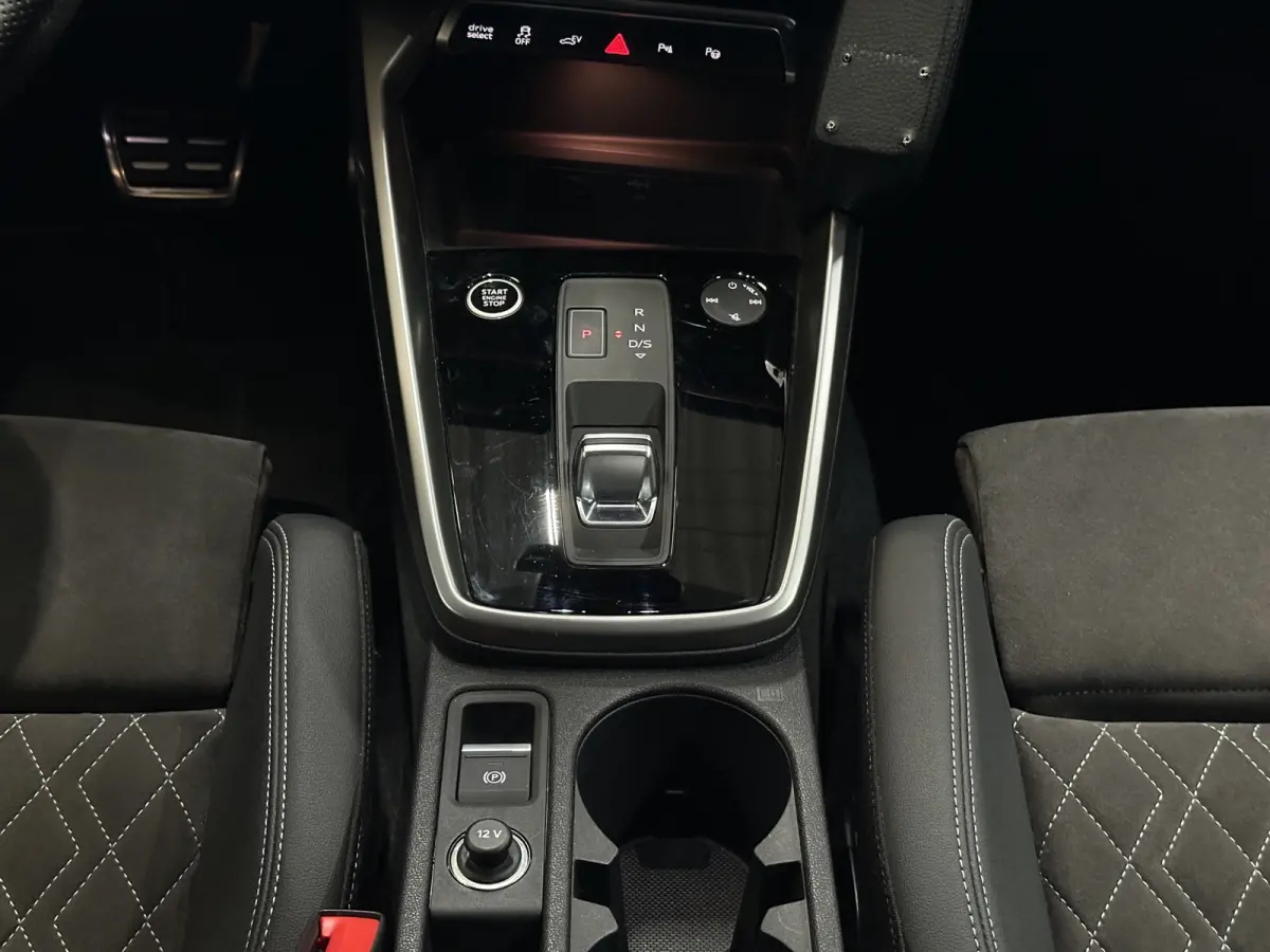 45 TFSI e S edition Competition | Adaptive Cruise | Sfeerverlichting | Stoelverwarming | Sportstoelen | CarPlay