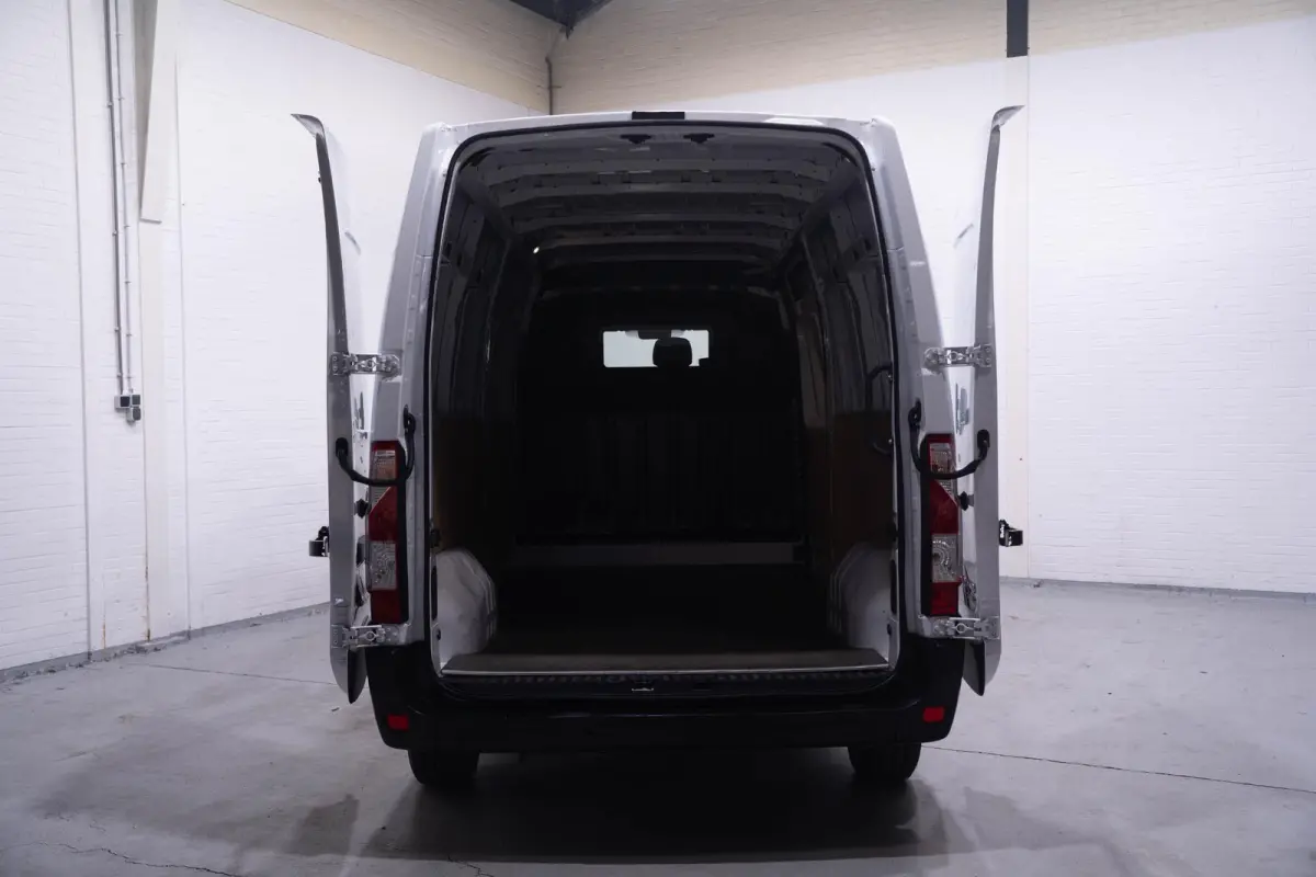 2.3 Turbo 180 pk Automaat L3H2 Navi, Camera PDC V+A, Apple Carplay, 3-Zits
