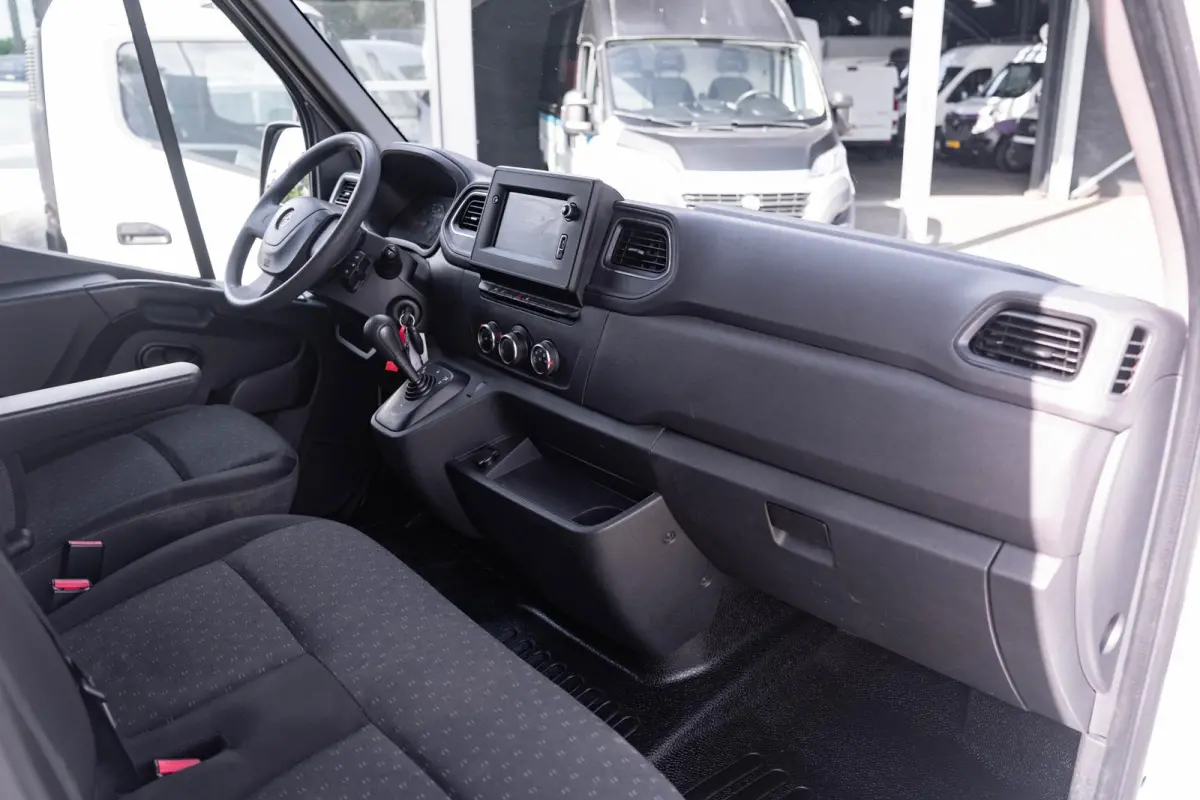 2.3 Turbo 180 pk Automaat L3H2 Navi, Camera PDC V+A, Apple Carplay, 3-Zits