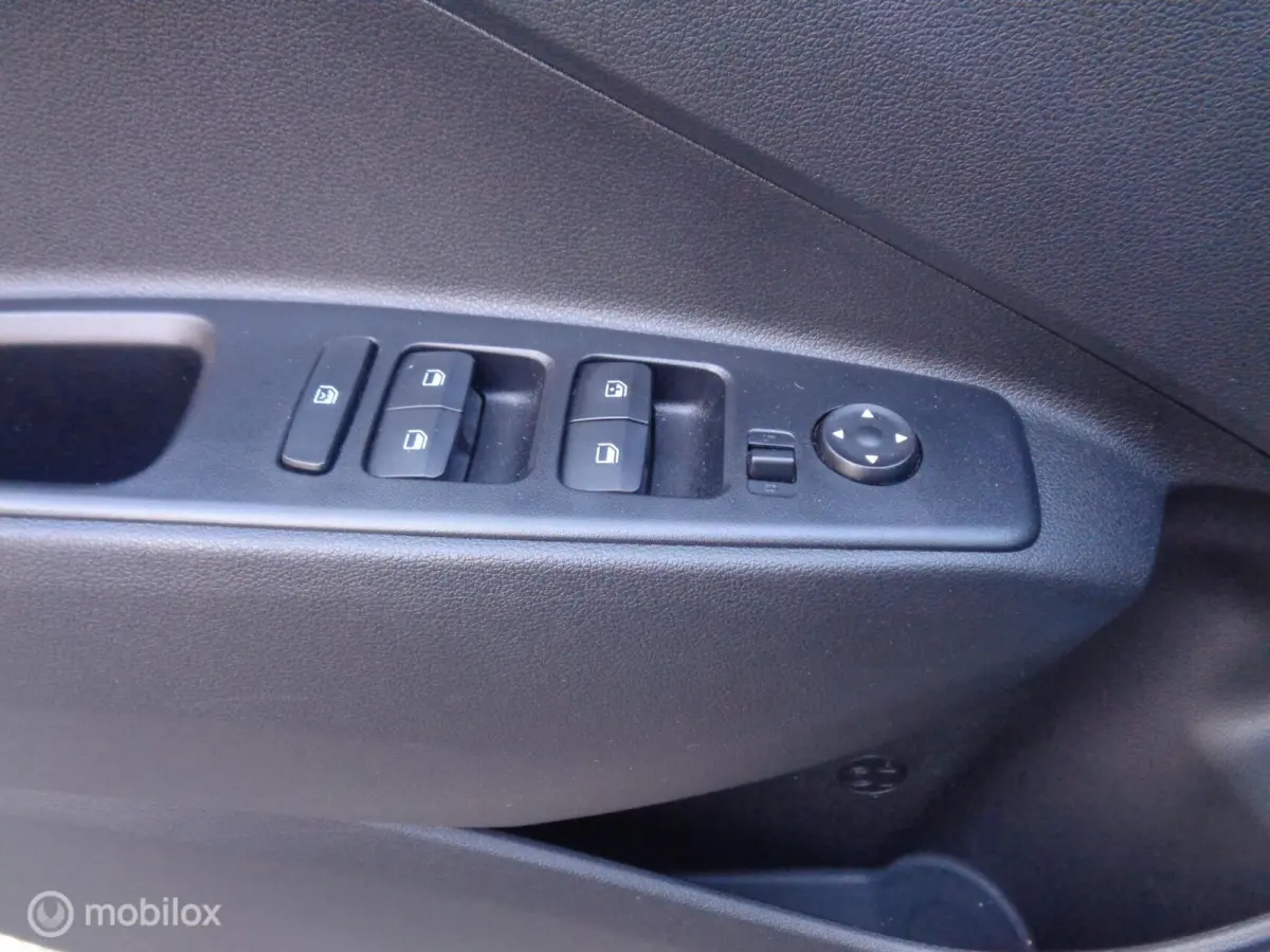 1.0 Comfort/Two-tone/Airco/Apple Carplay/Navigatie/Lm velgen/Camera/1 st eig/NIEUWSTAAT/21000km