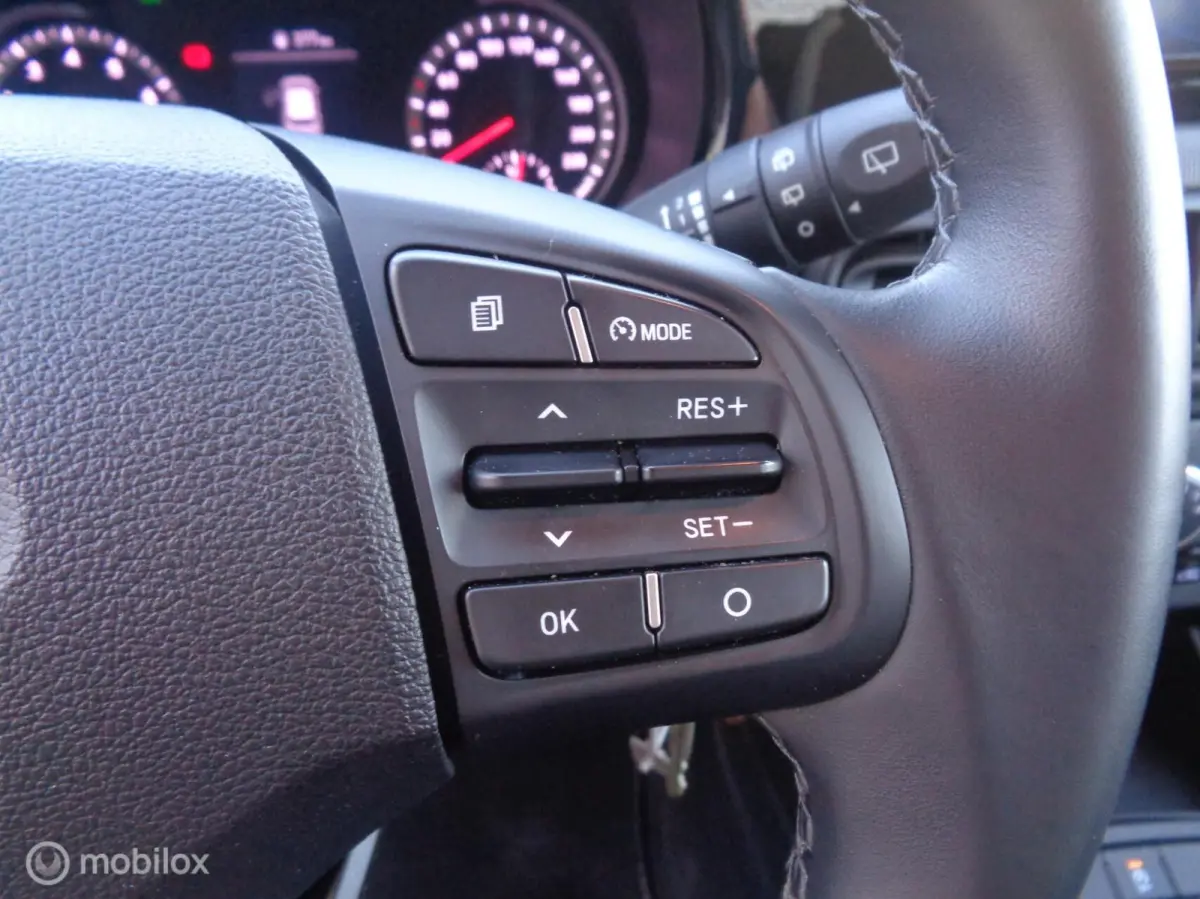 1.0 Comfort/Two-tone/Airco/Apple Carplay/Navigatie/Lm velgen/Camera/1 st eig/NIEUWSTAAT/21000km