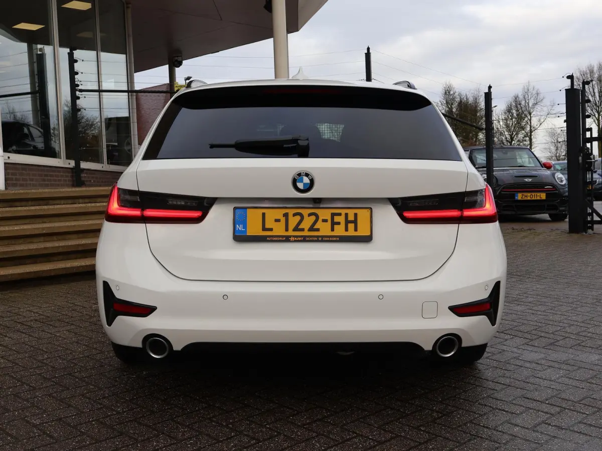 320d HIGH EXECUTIVE SPORTLINE 190 PK AUT. *ALPINWEISS* + ELEK. TREKHAAK | LASER LED | 18 INCH | STOEL/STUURWIELVERW.