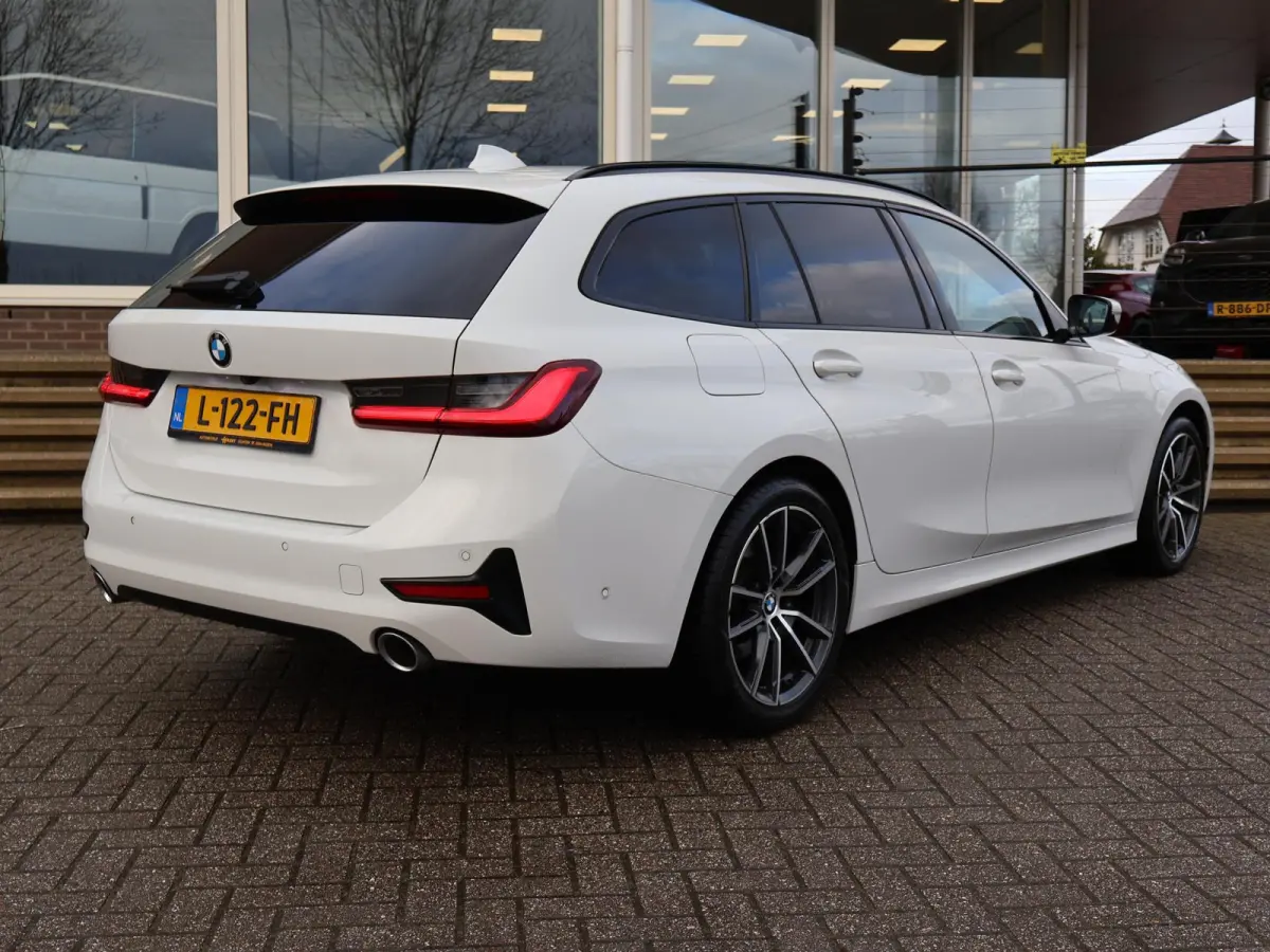 320d HIGH EXECUTIVE SPORTLINE 190 PK AUT. *ALPINWEISS* + ELEK. TREKHAAK | LASER LED | 18 INCH | STOEL/STUURWIELVERW.