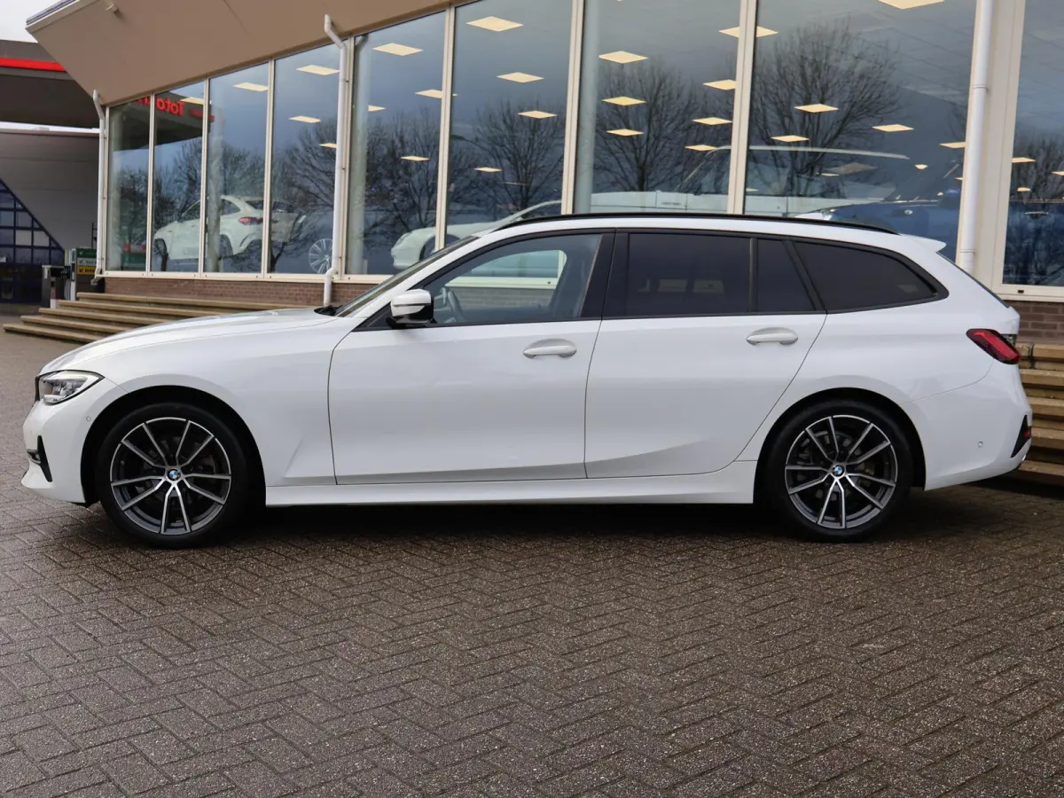 320d HIGH EXECUTIVE SPORTLINE 190 PK AUT. *ALPINWEISS* + ELEK. TREKHAAK | LASER LED | 18 INCH | STOEL/STUURWIELVERW.