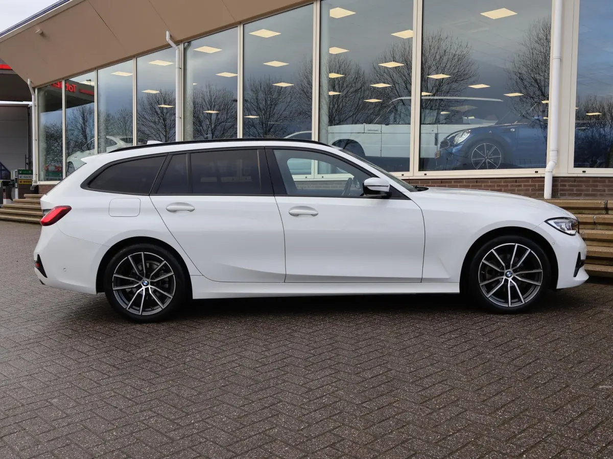 320d HIGH EXECUTIVE SPORTLINE 190 PK AUT. *ALPINWEISS* + ELEK. TREKHAAK | LASER LED | 18 INCH | STOEL/STUURWIELVERW.