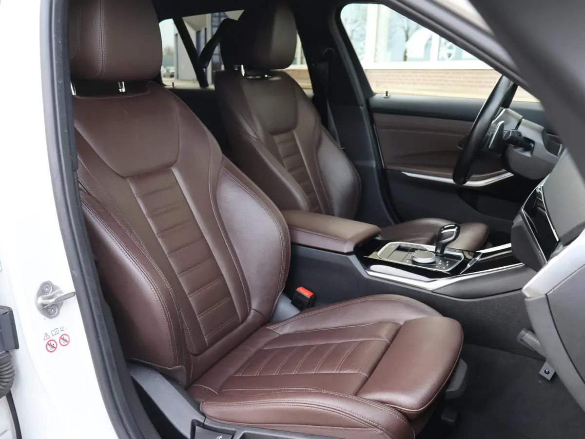 320d HIGH EXECUTIVE SPORTLINE 190 PK AUT. *ALPINWEISS* + ELEK. TREKHAAK | LASER LED | 18 INCH | STOEL/STUURWIELVERW.