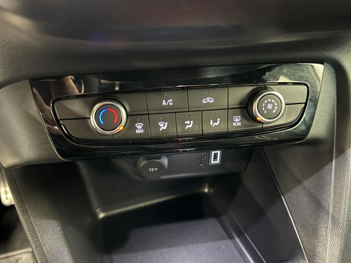1.2 Turbo Hybrid 100pk GS Automaat Navigatie Apple Carplay/Android Auto Camera Parkeersensoren Cruise Control Dodehoek assistent Airco Lichtmetalen velgen Virtual Cockpit Getinte ramen