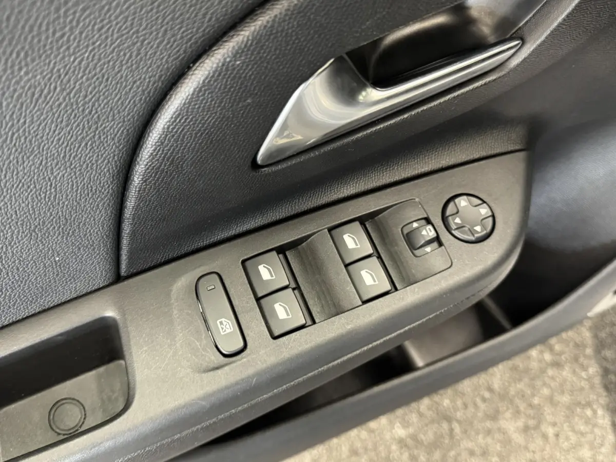 1.2 Turbo Hybrid 100pk GS Automaat Navigatie Apple Carplay/Android Auto Camera Parkeersensoren Cruise Control Dodehoek assistent Airco Lichtmetalen velgen Virtual Cockpit Getinte ramen