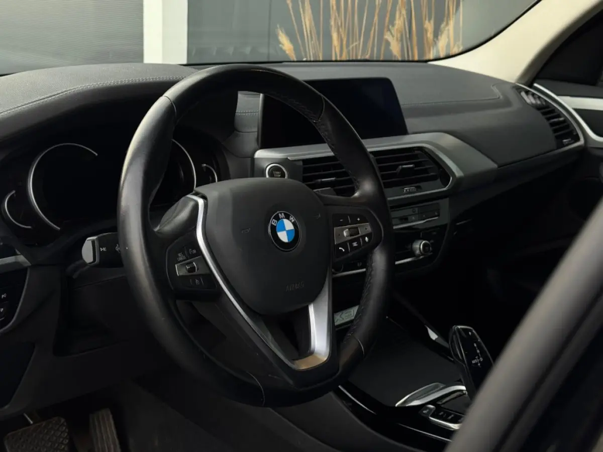 xDrive30e Exec. m22 NAVI PDC LEDER LED SPORTVELGEN PDC