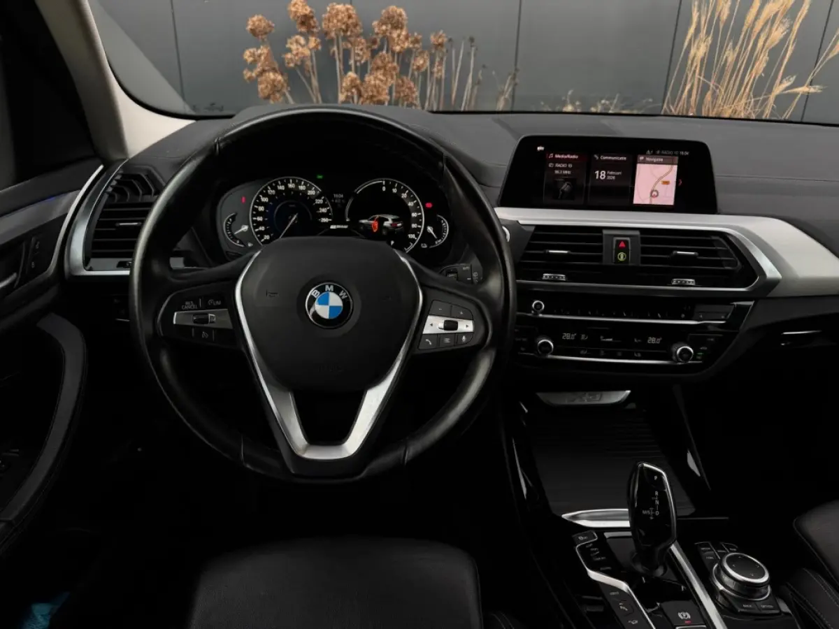 xDrive30e Exec. m22 NAVI PDC LEDER LED SPORTVELGEN PDC