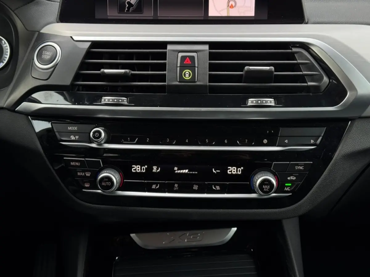 xDrive30e Exec. m22 NAVI PDC LEDER LED SPORTVELGEN PDC