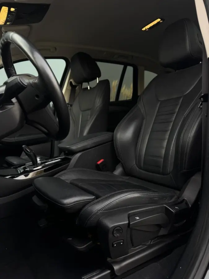 xDrive30e Exec. m22 NAVI PDC LEDER LED SPORTVELGEN PDC