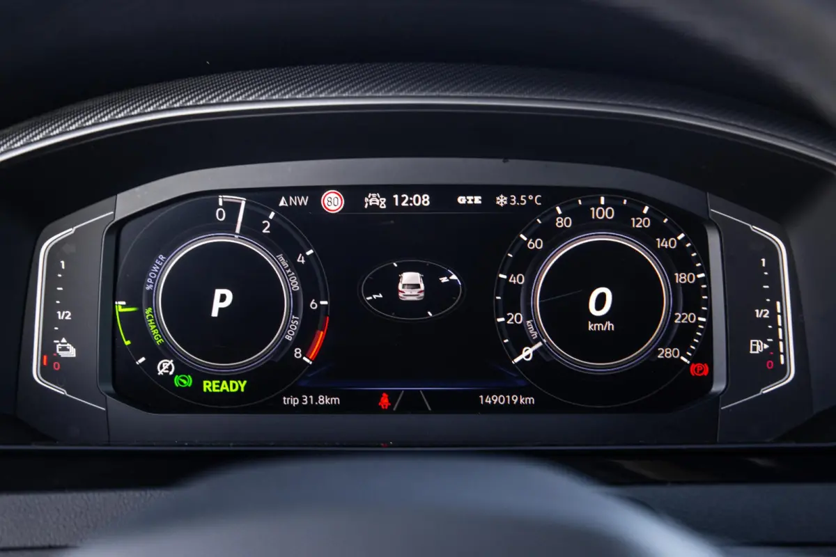 1.4 TSI eHybrid R-Line Business CARPLAY / LEER / CAMERA / MEMMORY / LED / STOELVERWARMING
