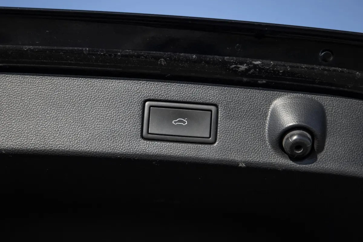 1.4 TSI eHybrid R-Line Business CARPLAY / LEER / CAMERA / MEMMORY / LED / STOELVERWARMING