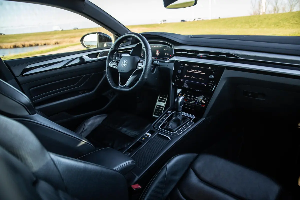 1.4 TSI eHybrid R-Line Business CARPLAY / LEER / CAMERA / MEMMORY / LED / STOELVERWARMING