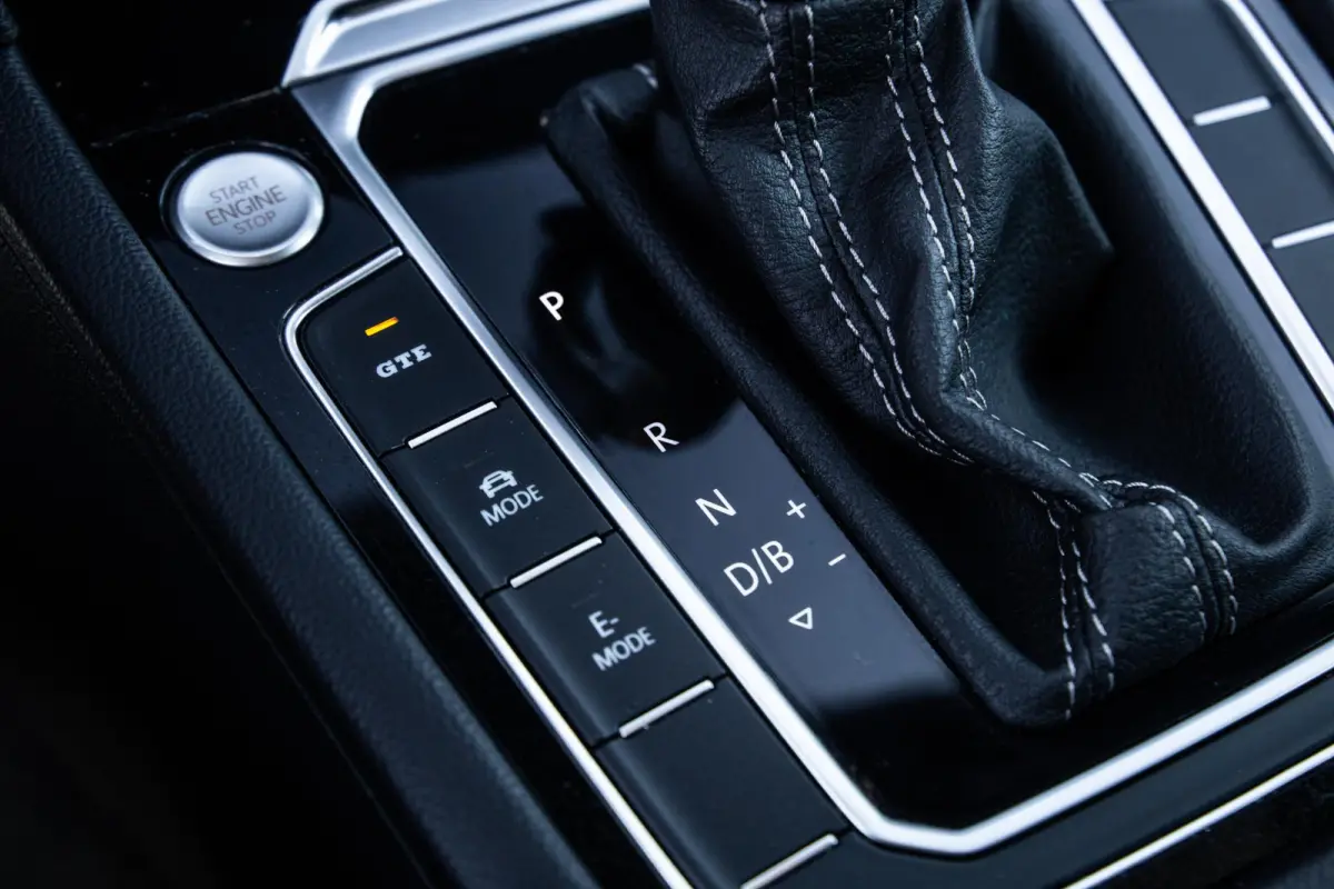 1.4 TSI eHybrid R-Line Business CARPLAY / LEER / CAMERA / MEMMORY / LED / STOELVERWARMING