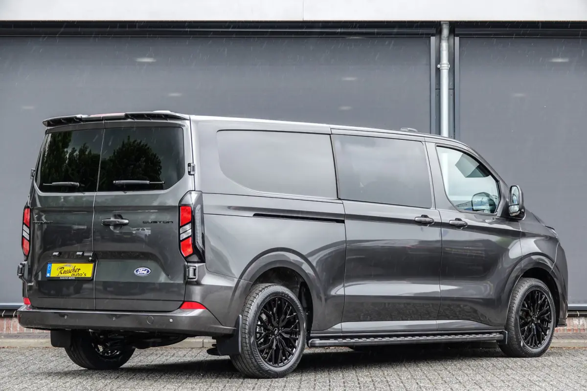 L2H1 Dubbel Cabine 2.5PHEV 233Pk Aut. | Limited | Plug In Hybrid | 360° Camera | 2x Schuifdeur | Spoilerpack | 19'' | Magnetic Grey