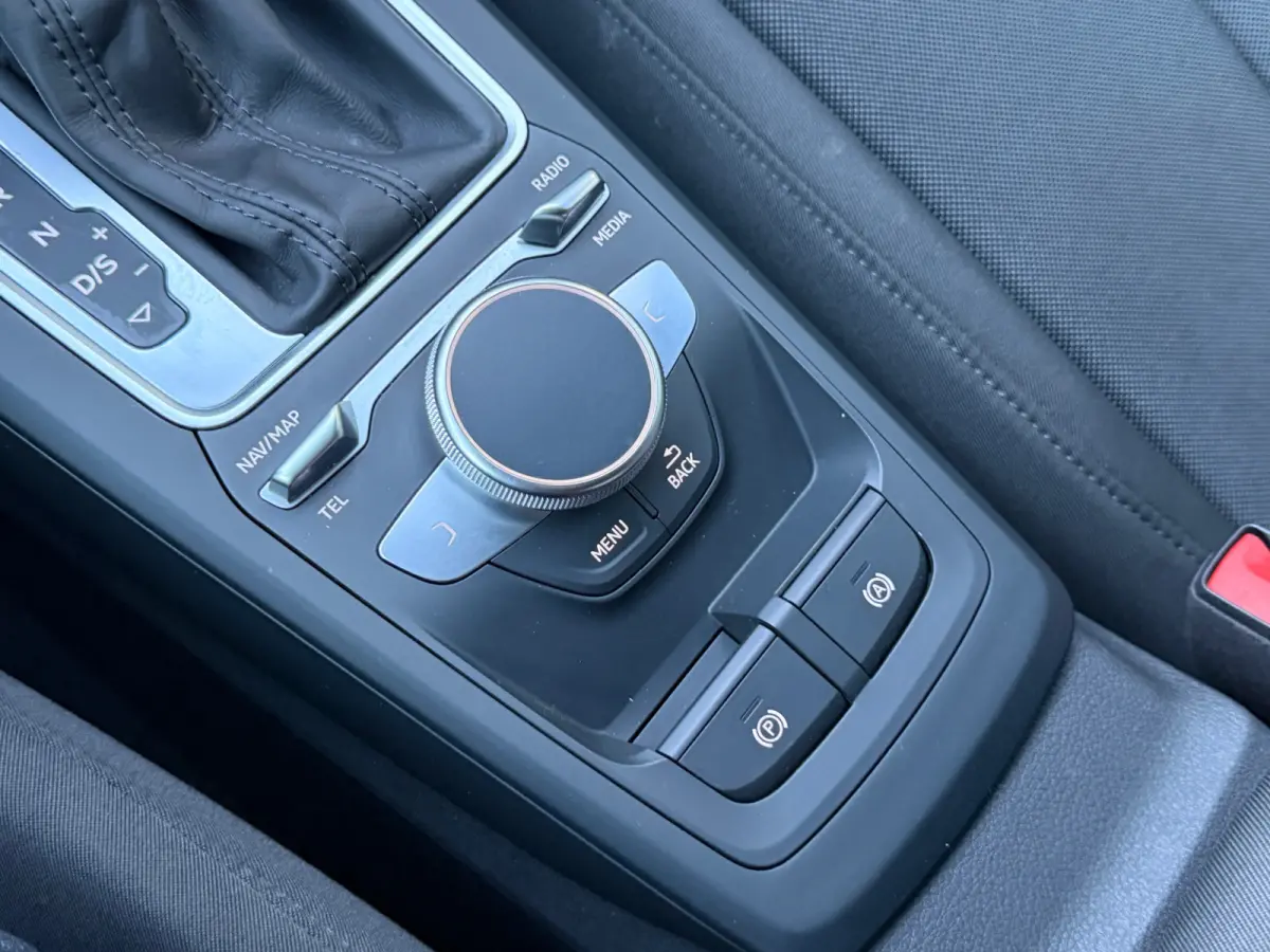 35 TFSI S Edition Camera | App connect