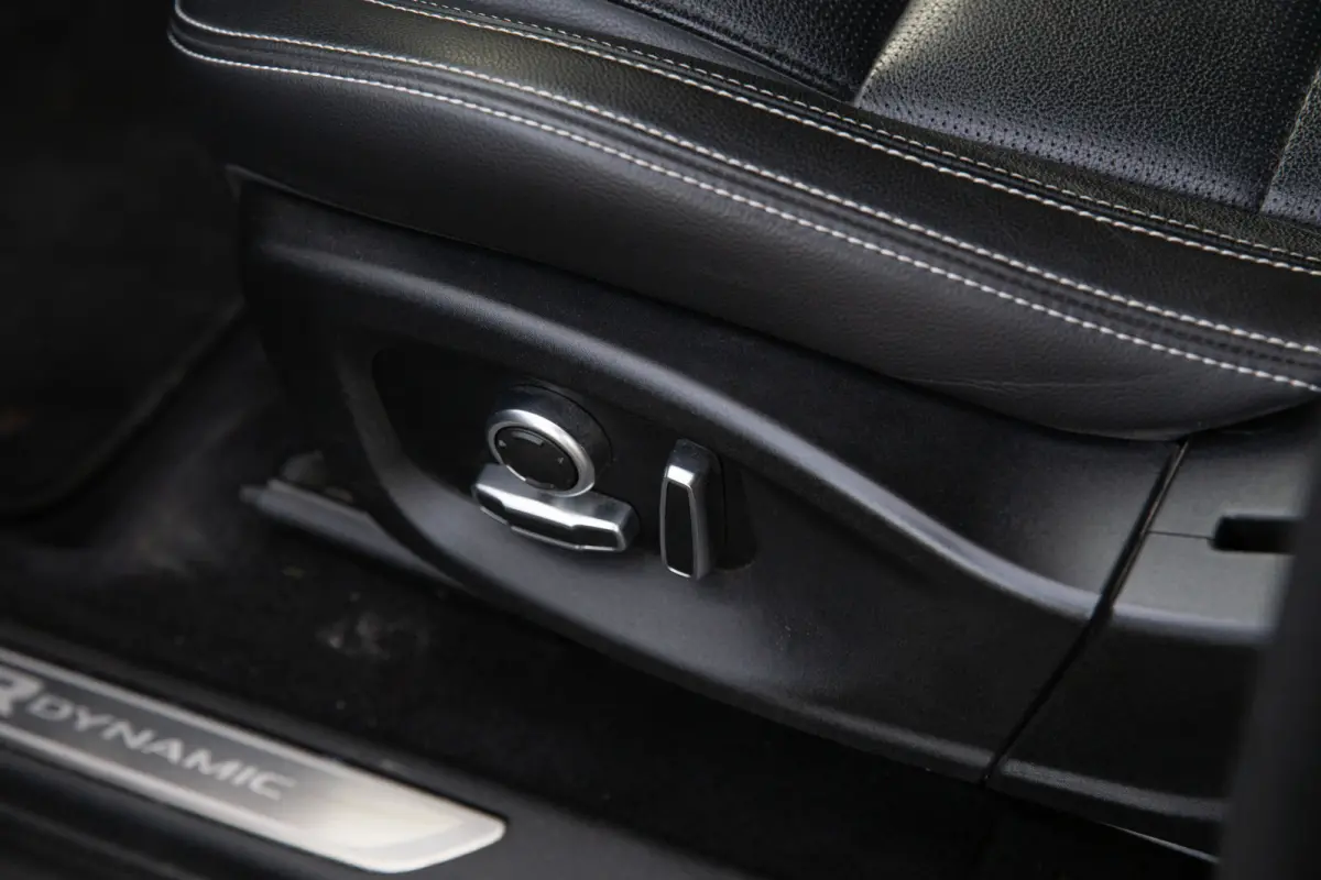1.5 P300e AWD R-Dynamic SE , Panoramadak, Leer, Carplay, Dealer Onderhouden