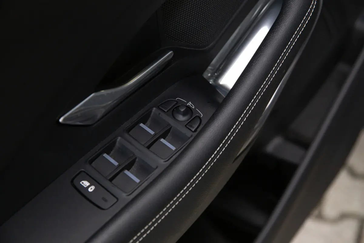 1.5 P300e AWD R-Dynamic SE , Panoramadak, Leer, Carplay, Dealer Onderhouden