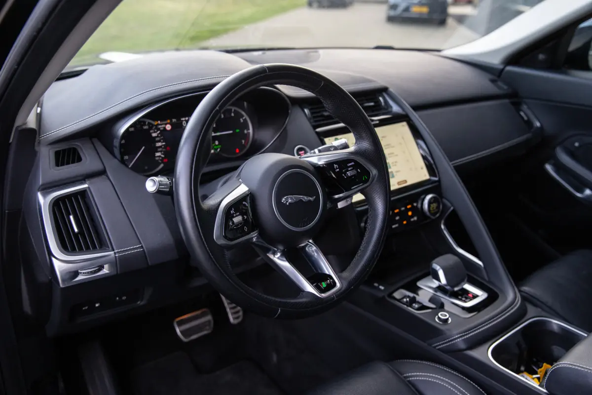 1.5 P300e AWD R-Dynamic SE , Panoramadak, Leer, Carplay, Dealer Onderhouden