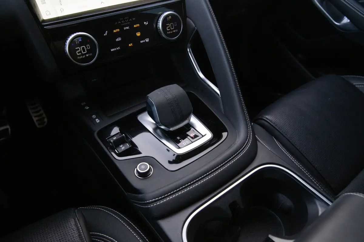 1.5 P300e AWD R-Dynamic SE , Panoramadak, Leer, Carplay, Dealer Onderhouden