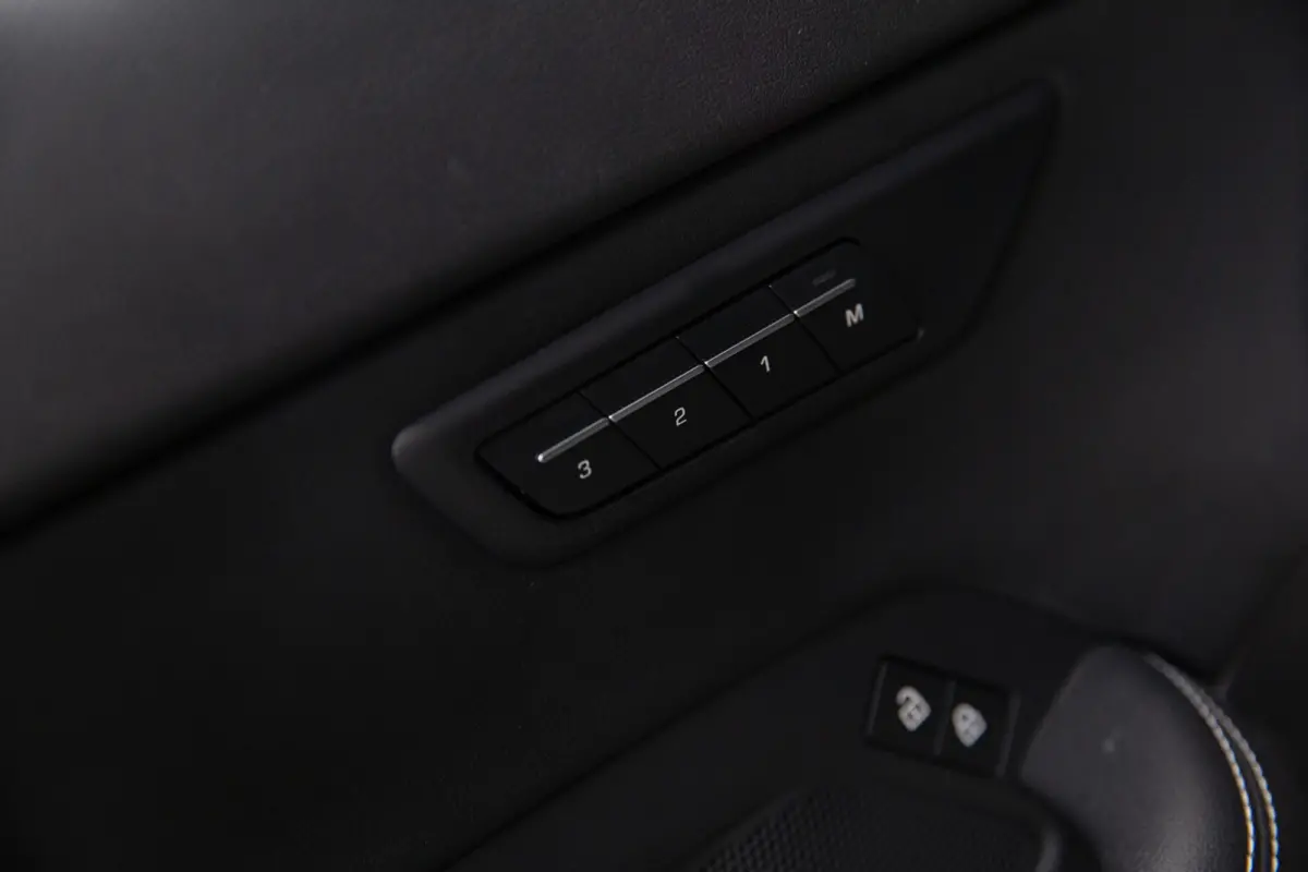 1.5 P300e AWD R-Dynamic SE , Panoramadak, Leer, Carplay, Dealer Onderhouden