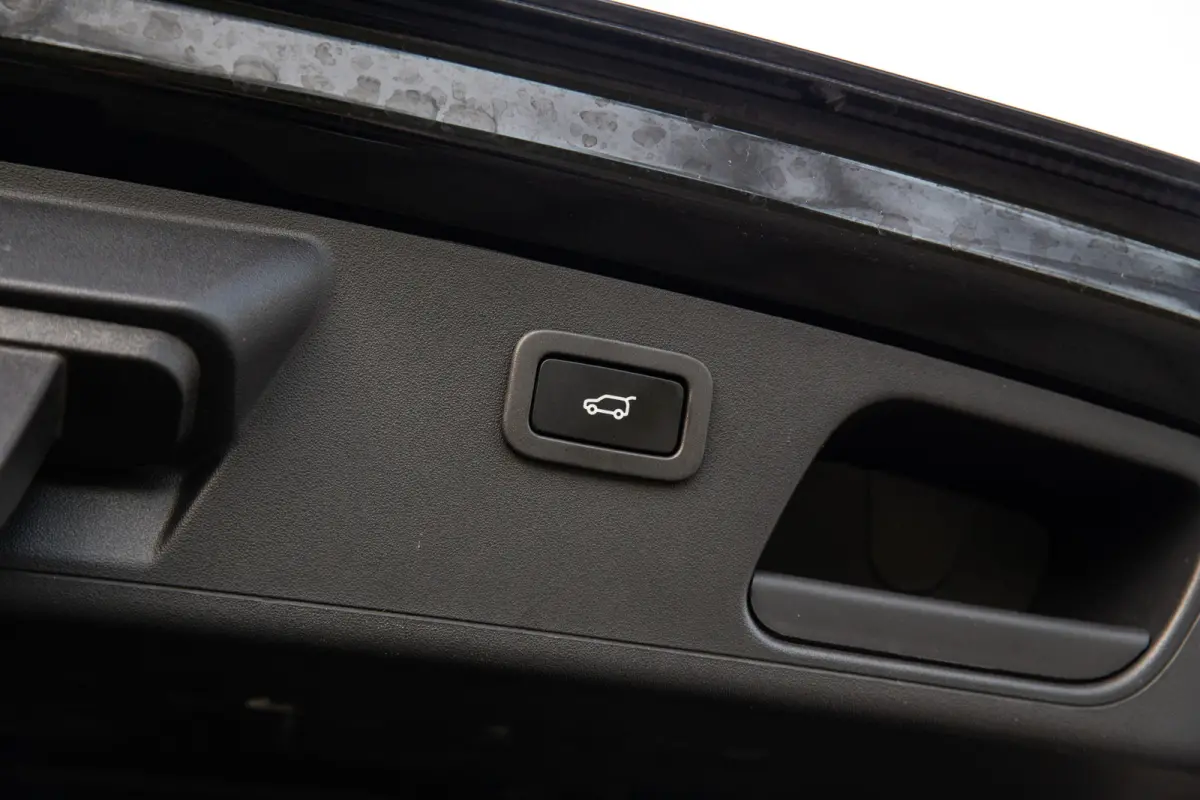1.5 P300e AWD R-Dynamic SE , Panoramadak, Leer, Carplay, Dealer Onderhouden