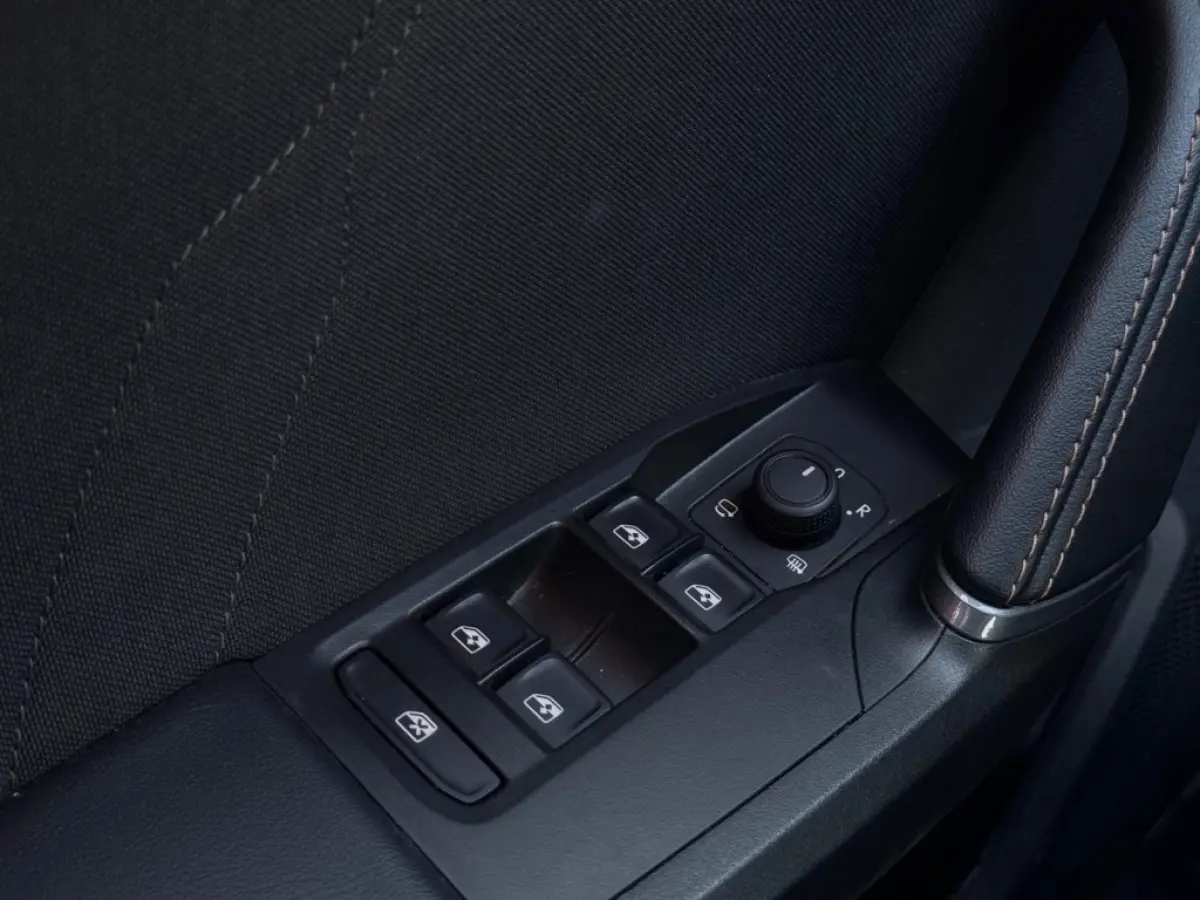 1.5 e-TSI 2025 GARANTIE NAVI CLIMATE APPLE CARPLAY LEDER