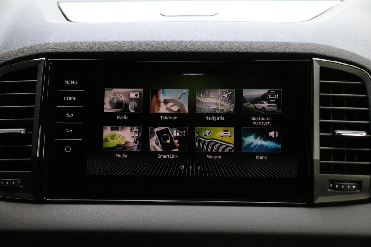 1.5 TSI ACT SPORTLINE AdaptiveCruise Camera 19'Inch Sportzetels AppleCarplay Facelift Trekhaak MatrixLed PrivacyGlass 92000KM BJ2022