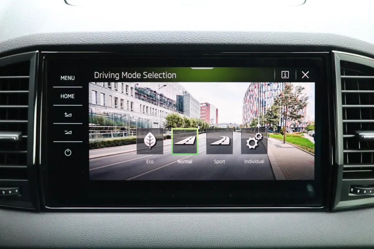 1.5 TSI ACT SPORTLINE AdaptiveCruise Camera 19'Inch Sportzetels AppleCarplay Facelift Trekhaak MatrixLed PrivacyGlass 92000KM BJ2022