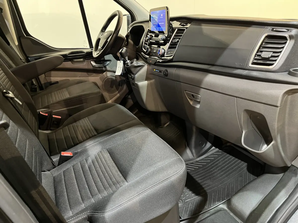 2.0 TDCI L2H1 Limited 130 PK DC 6 pers. / NAP / Euro 6 / Airco / Cruise Control / CarPlay / PDC / Navigatie / 16.200 KM !!