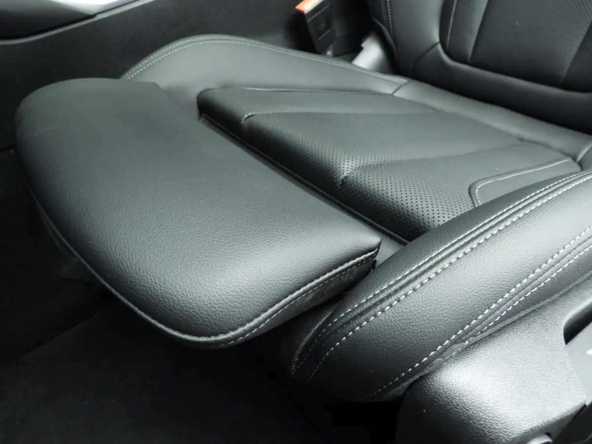318i | M-Sportpakket | LED | Navigatie | Schuifdak | Trekhaak | Stoelverwarming | DAB | Alu 18 inch