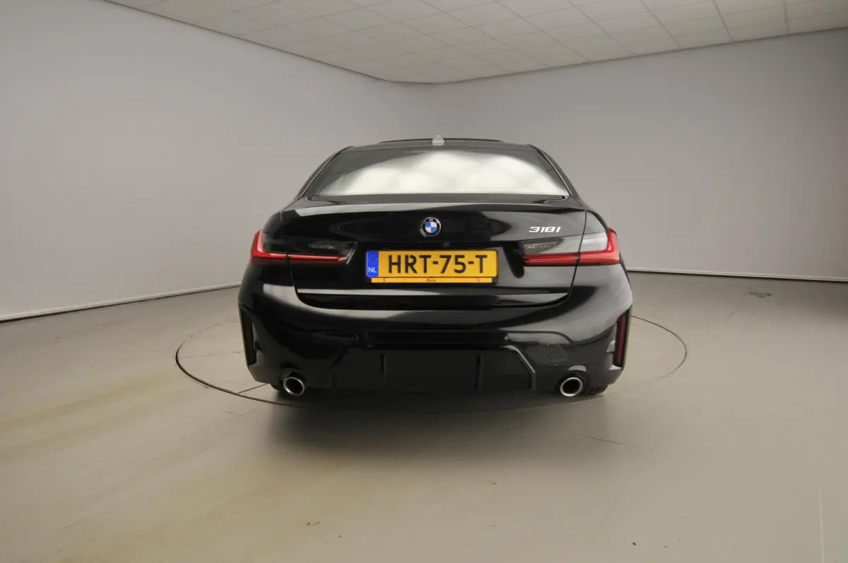 318i | M-Sportpakket | LED | Navigatie | Schuifdak | Trekhaak | Stoelverwarming | DAB | Alu 18 inch