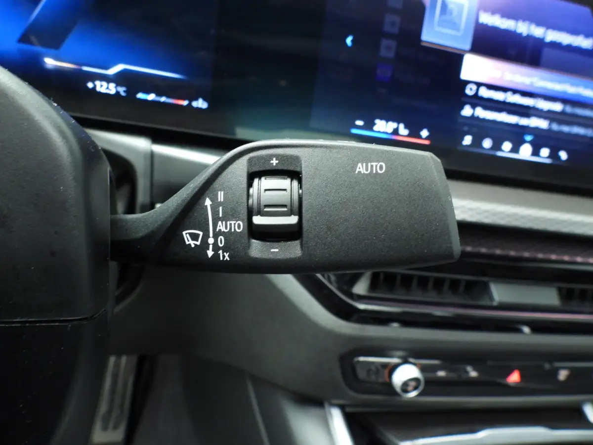 318i | M-Sportpakket | LED | Navigatie | Schuifdak | Trekhaak | Stoelverwarming | DAB | Alu 18 inch