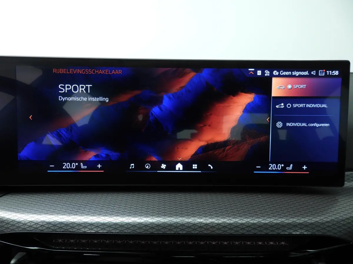 318i | M-Sportpakket | LED | Navigatie | Schuifdak | Trekhaak | Stoelverwarming | DAB | Alu 18 inch