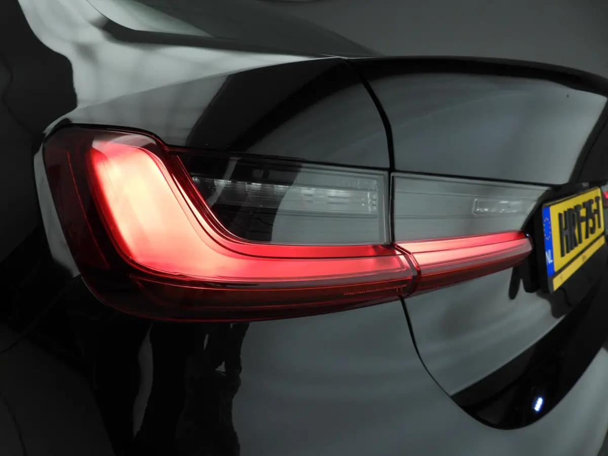 318i | M-Sportpakket | LED | Navigatie | Schuifdak | Trekhaak | Stoelverwarming | DAB | Alu 18 inch