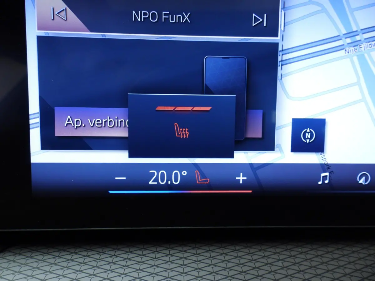 318i | M-Sportpakket | LED | Navigatie | Schuifdak | Trekhaak | Stoelverwarming | DAB | Alu 18 inch
