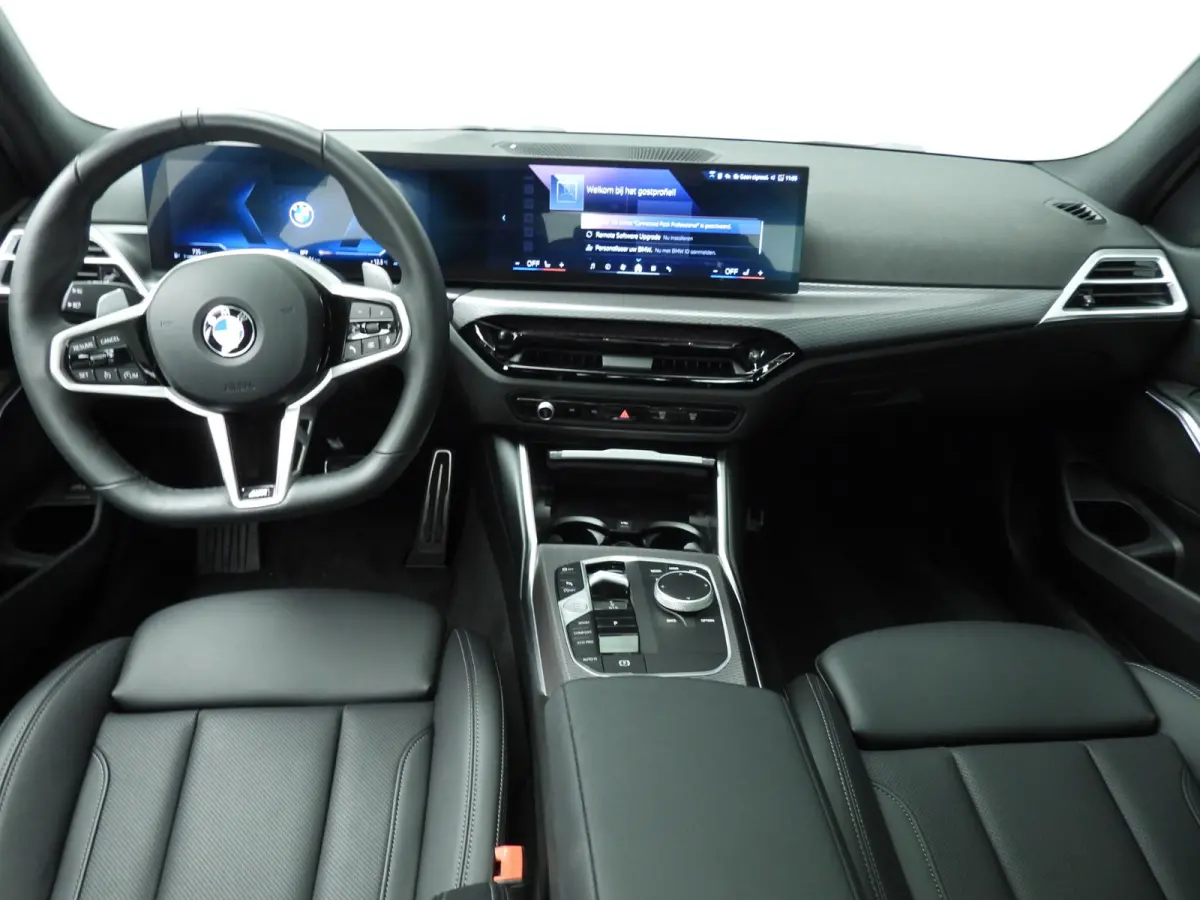318i | M-Sportpakket | LED | Navigatie | Schuifdak | Trekhaak | Stoelverwarming | DAB | Alu 18 inch