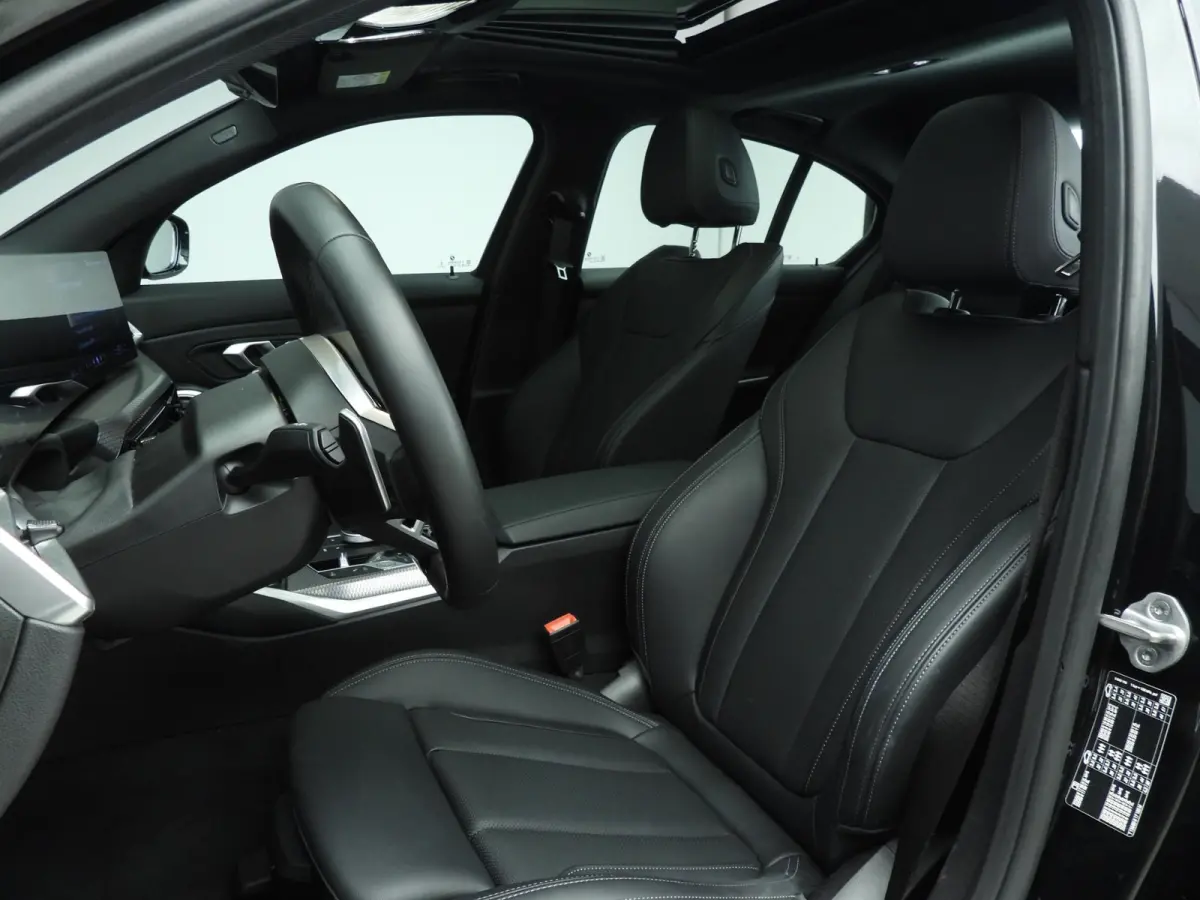 318i | M-Sportpakket | LED | Navigatie | Schuifdak | Trekhaak | Stoelverwarming | DAB | Alu 18 inch