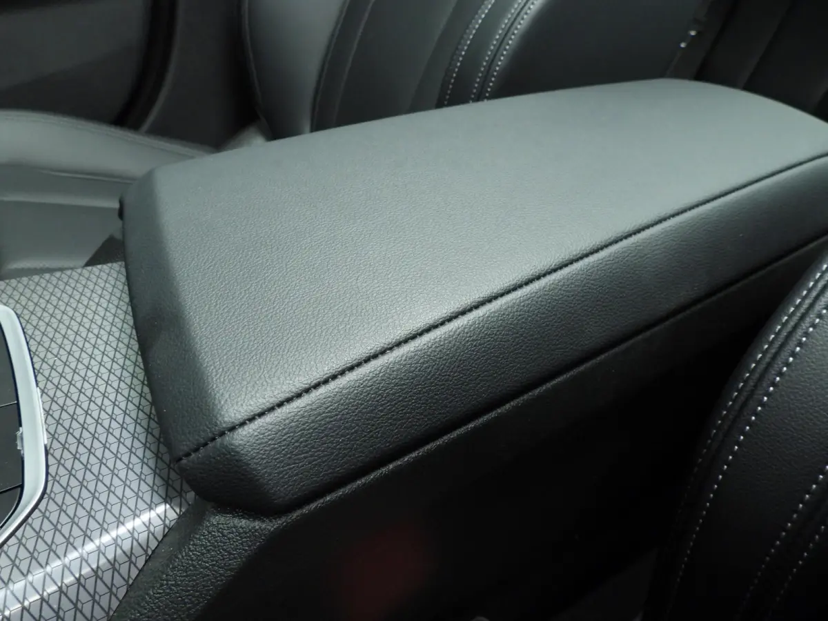 318i | M-Sportpakket | LED | Navigatie | Schuifdak | Trekhaak | Stoelverwarming | DAB | Alu 18 inch
