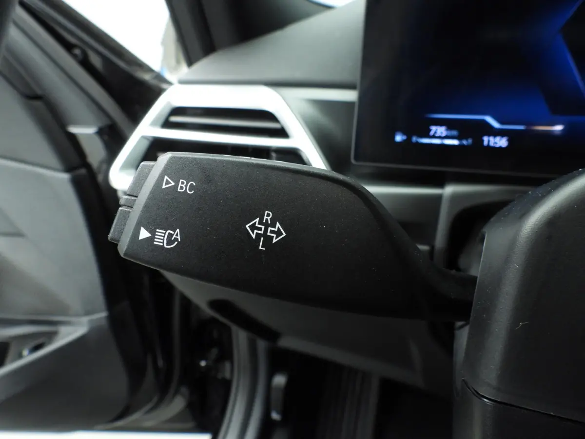318i | M-Sportpakket | LED | Navigatie | Schuifdak | Trekhaak | Stoelverwarming | DAB | Alu 18 inch