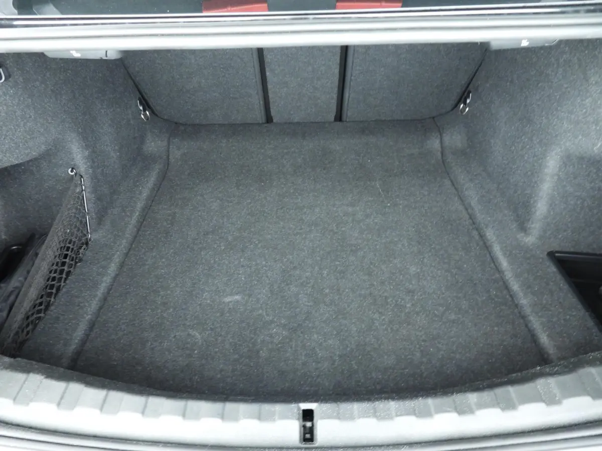 318i | M-Sportpakket | LED | Navigatie | Schuifdak | Trekhaak | Stoelverwarming | DAB | Alu 18 inch